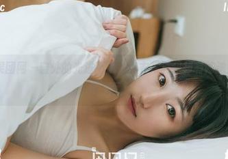 GIRLT果团网 – 窗外的光进不了，内衣写真里却有陈迪娅的另一面