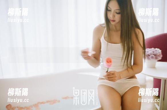 GIRLT果团网 - 高清捕捉：龚玥菲的裤里丝，真让人想多看几眼