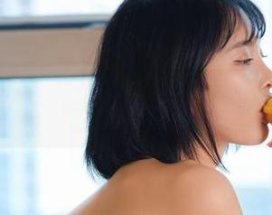 从一组Hyoyeon(김효연)的私房双人美图中，看见了些简单却任性的美好。