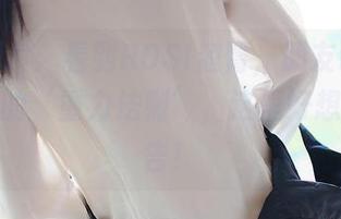 分享图片：看到ROSI翘臀，朋友说这才是真正的‘重力法则’，这里好想打个广告！