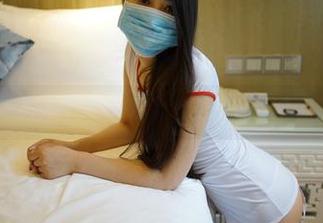 ROSI和服写真：我穿上了它，结果发现自己成了走路的书签