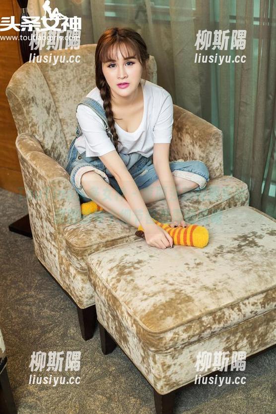 TouTiao头条女神 - 李丽莎的校服实验，原图的每个细节都想再瞄两眼