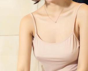 TouTiao头条女神 – 图片中的迪爱儿泳装，细节让人移不开眼，脑海里咋就充满了联想呢？