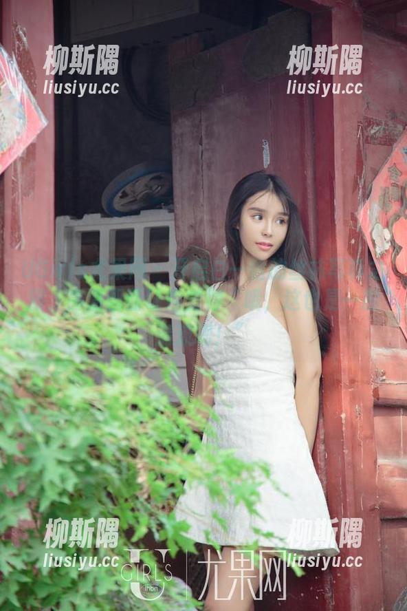 UGirls尤果网 - 开启白一晗的丝袜写真之旅，高清画面让你觉得“哦，这也是一股清流啊！”