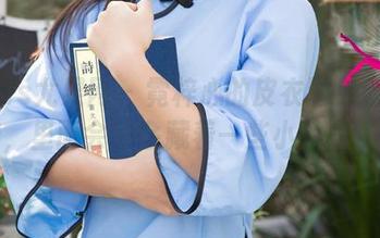 UGirls尤果网 – 霓梓心的皮衣图包新鲜出炉，里面会不会藏着一些小惊喜呢？
