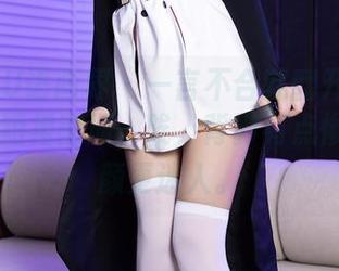 XIAOYU语画界 – 一言不合就翻开徐莉芝Booty短裙图册，唉，背影有点惨烈，侧颜更迷人。