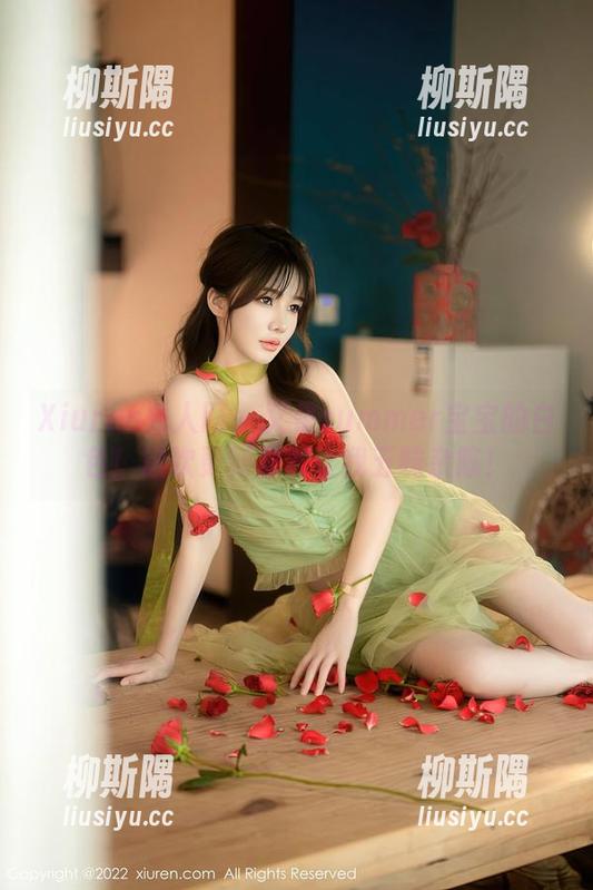 Xiuren秀人网 - 又是summer宝宝的白色！这次更新居然让我五味杂陈！
