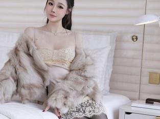 Xiuren秀人网 – 如果每位秘书都具备这样的气场，那职场就不会那么严肃了——林子欣Freya的作品给你答案。
