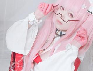 在高清图册里，asagiriai(爱ちゃん)的花嫁成了别样的风景