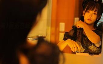 いくみ(育美)居然在线分享了她的mitsu写真，我只想说“猫咪都要羡慕你啊”。