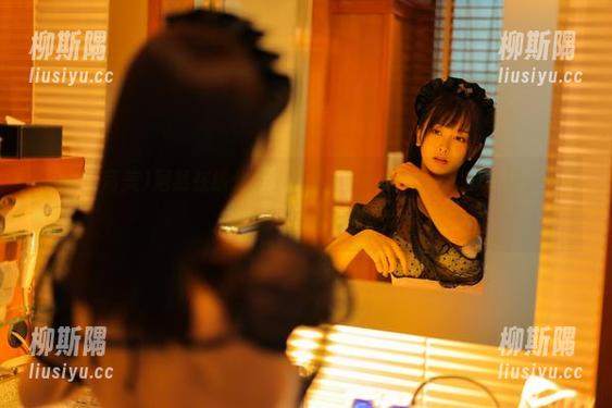いくみ(育美)居然在线分享了她的mitsu写真，我只想说“猫咪都要羡慕你啊”。