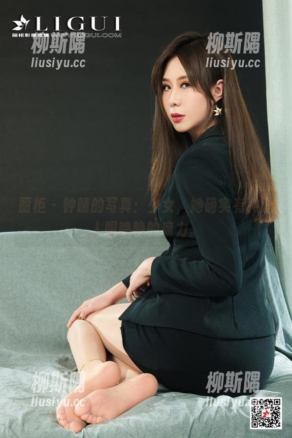 丽柜 - 钟晴的写真：少女，她确实有种让人眼睁睁的魔力。