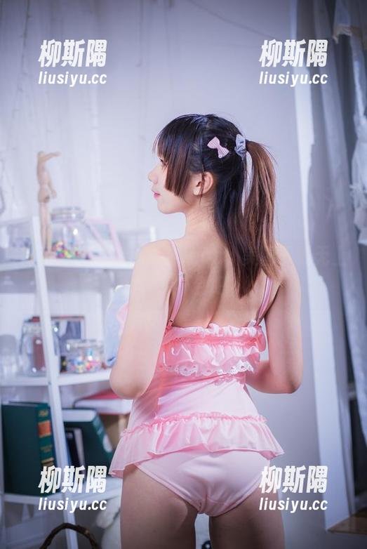 裸足这种潮流，九曲Jean，美图下载无上限，想不到吧？