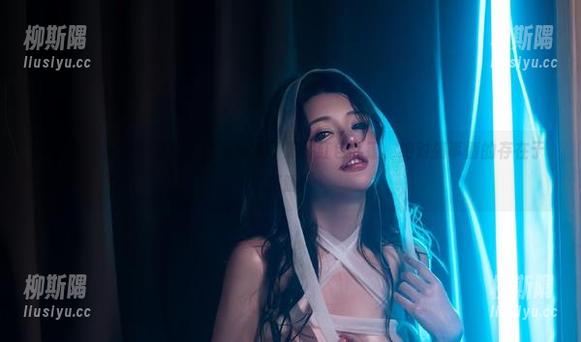 微密圈 - 巫女？私拍？让我想到了那件红色斗篷，绝对搞事情的存在于芷晴！