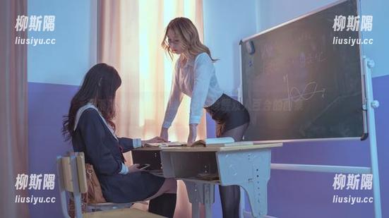 云溪溪奶桃透过在线画布，唤醒双人百合的图集