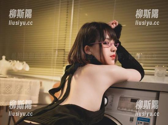 私拍瑜伽趣事不断，你十七鸽的发型和动作，似乎也在互相PK！