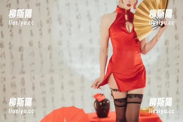 感觉你夏夏的全套制服图片是在撩，哪个角度都好绝，没办法，心像小鹿乱撞