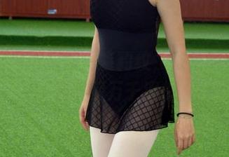 初夏女神 – 只需一幅豹纹，依依的写真便能唤起万千遐想