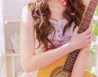 在无圣光的照耀下，南桃Momoko和服美图的悠悠走来