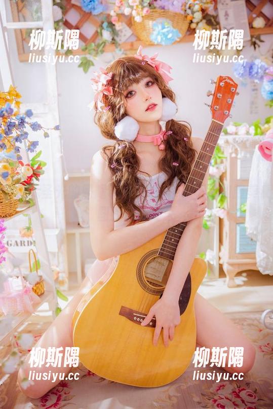 在无圣光的照耀下，南桃Momoko和服美图的悠悠走来