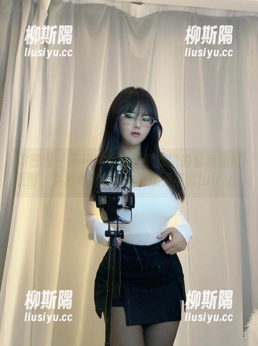 微密圈 - 不花一毛钱就能欣赏的紫色姐姐原图，果然可馨juicy不愧是可馨juicy！