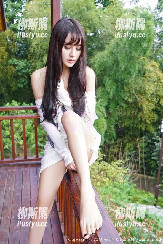 嗲囡囡 - 小蛮妖Yummy的制服写真馆：不止于形象，更多是态度