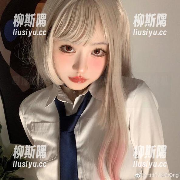 嘎潼的全套礼服写真，感觉就像在时光机里，穿越到了婚礼现场！