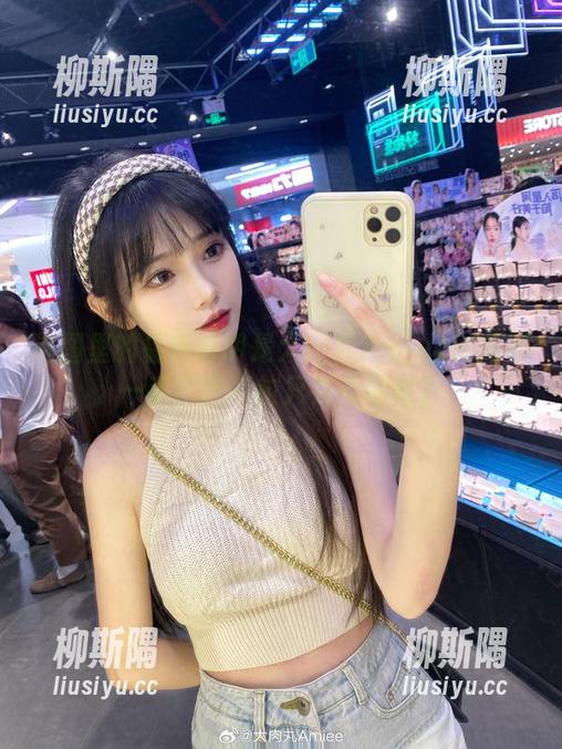 这图里的福利分明是大肉丸Amiee的高明一手，芭芭拉只在旁陪衬？