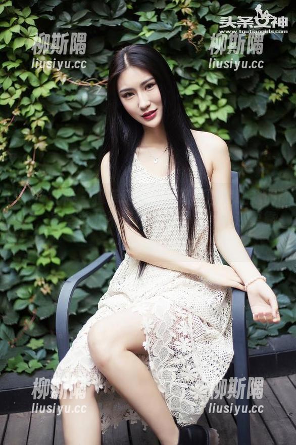 头条女神-穆菲菲 头条女神 - 穆菲菲女王的高清图集让我明白,皇室范儿不仅仅是背景,气质还要靠打磨!
