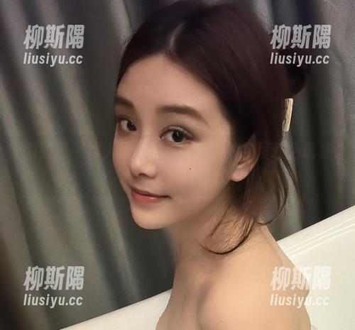 微密圈 - 撩人指数爆表！奶雯的极度红色诱惑精品精选