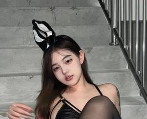 微密圈 – 美图不常有，小u优优子的镂空下载体验，能把宅家日子过得更加有“空”！