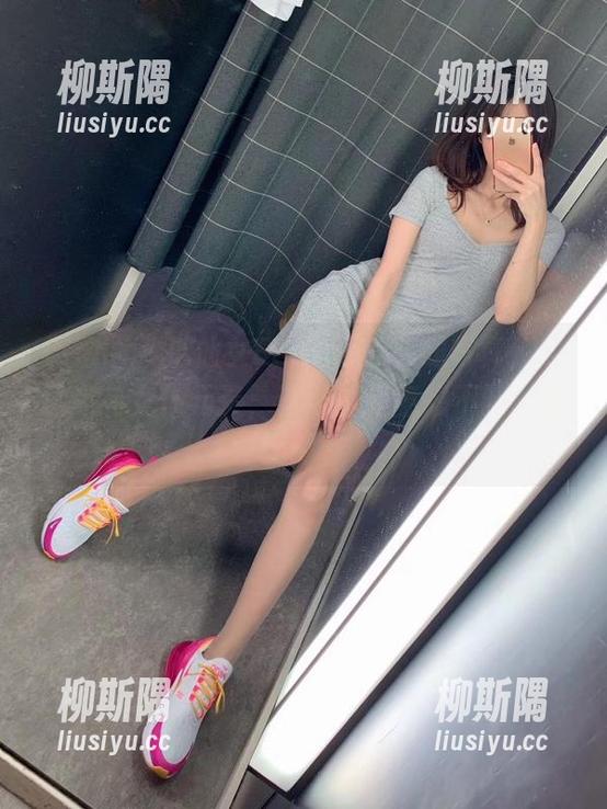 微密圈 - 小仙女ELaine的在线写真，居然还有女仆元素，这可真是意想不到的搭配啊～