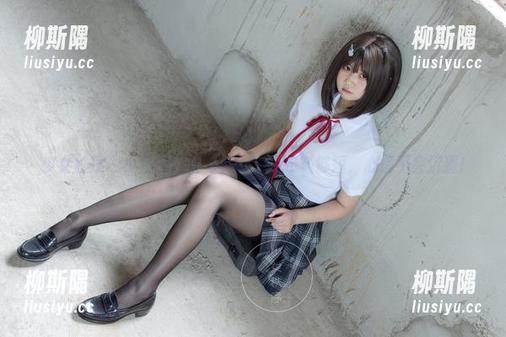 少女秩序 - 小鱼的短裤写真：只要布料够短，心情不会沉重!