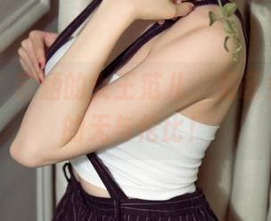 尤果网 – 若涵的女王范儿，见证免费资源的无与伦比！