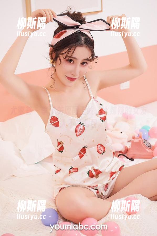 尤蜜荟 - 李承美原图上线，火辣辣的女友让人不禁侧目。