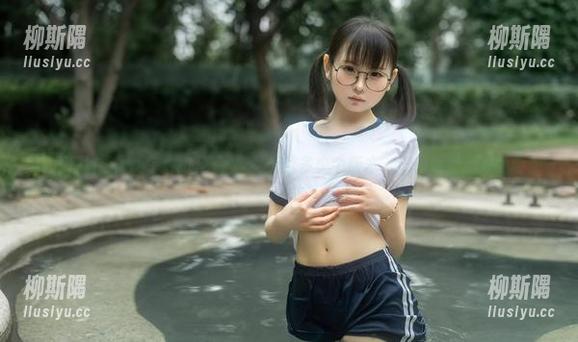 有原图在，幼水铃衣的梦浴少女无论多少个版本，都都像是动人的旋律