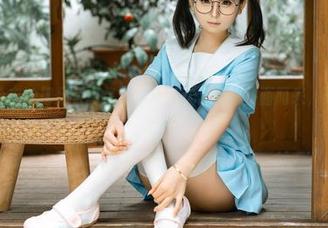 翻到幼水铃衣的裸足写真集，真心二次元气息扑面而来，更新太好看！