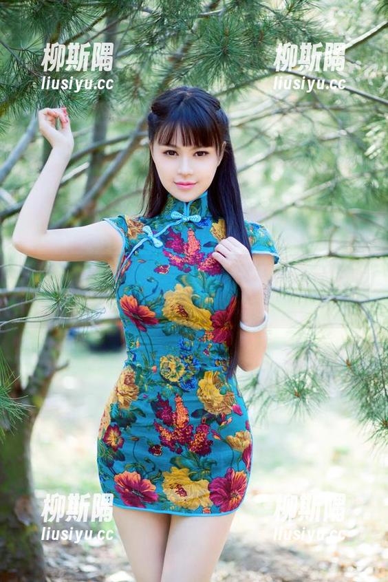 推女郎 - 定制的学姐形象，赵惟依的作品总等着意外。