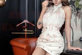 星颜社 – 瞧瞧这“制服”作品，潘思沁好像又有新玩法，真希望它能引起轰动，连我也被种草了。
