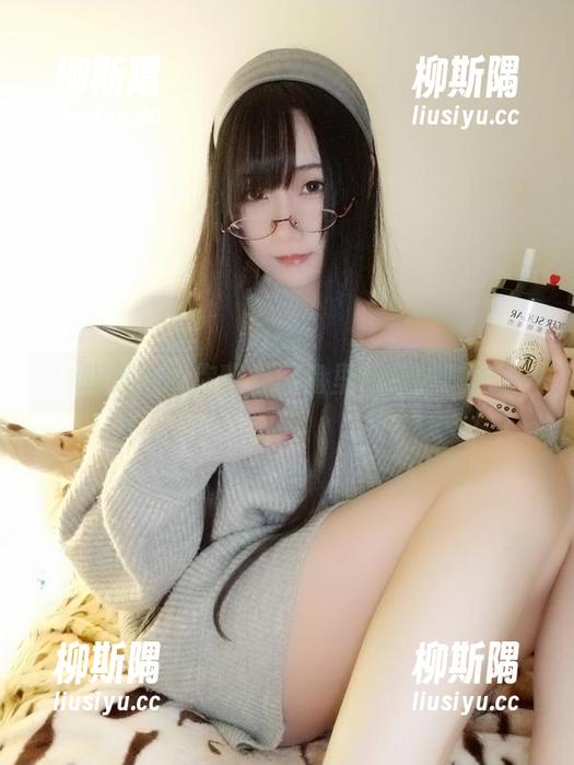 晓美妈带你翻看网盘里的制服时光