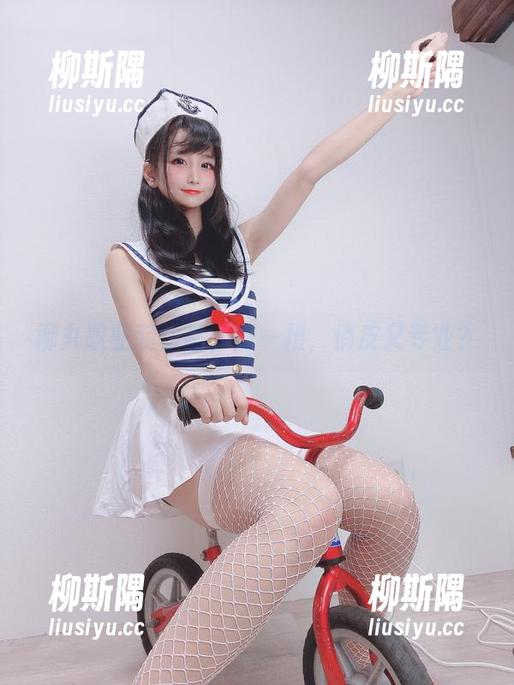 柳丸职业装作品，扭一扭，俏皮又专业？