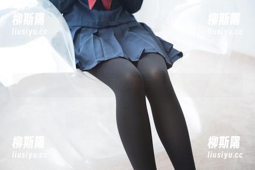 森萝财团 - 制服也能玩出花样，媛媛的高清写真让人想多了…