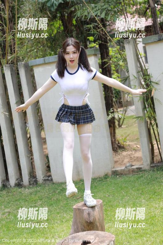 模范学院 - 私拍水波中的人间荒糖：泳衣图包透出的自由气息