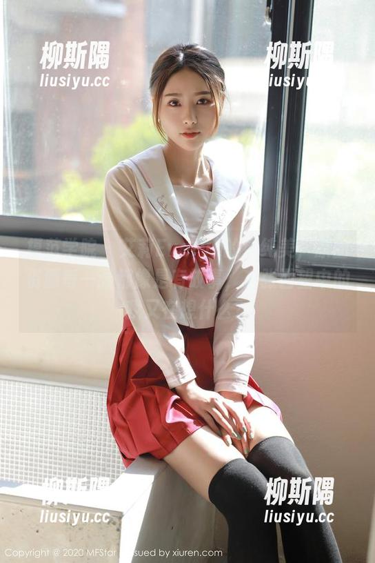 模范学院 - 艾莉Evelyn的清纯美，原图资源每一张都像是有故事，东张西望中的我又在想什么？