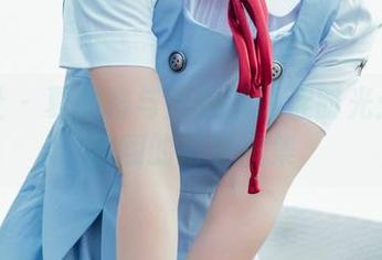 波萝社 – 夏美酱与短裙的青涩时光：随便翻翻的写真图集