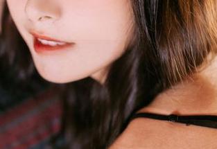 免费的泥泥汝：女仆和她那小屋里的奇怪植物套图，要不要试试？