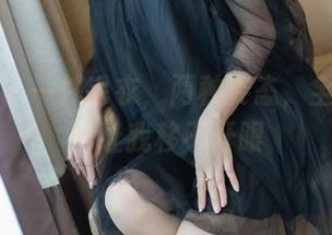爱蜜社 – 一件毛衣，两种姿态，全套小热巴让我移不开眼
