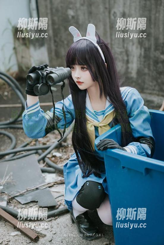 试想着，把白莉爱吃巧克力的连衣裙放进我的cos图包里，够不够大胆呢？