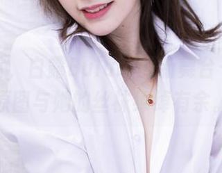 静静欣赏，白露Bululu的新舞台——高清原图与她的丝袜绰绰有余。