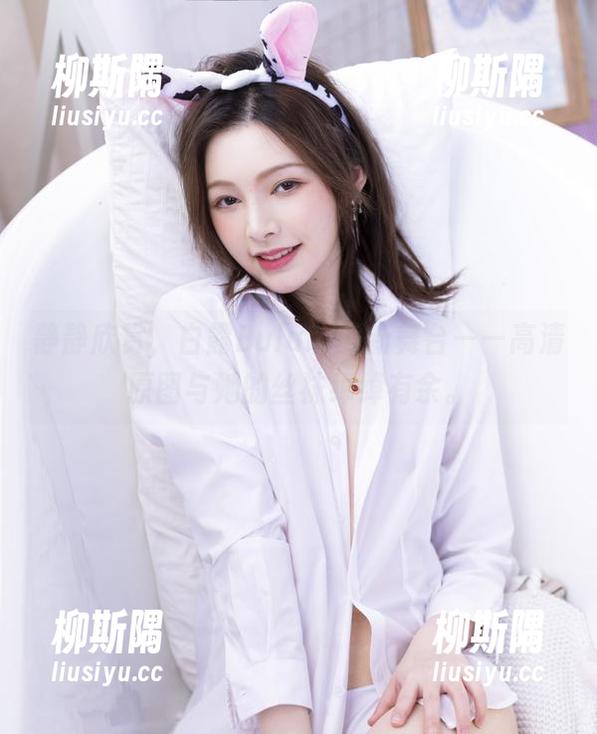 静静欣赏，白露Bululu的新舞台——高清原图与她的丝袜绰绰有余。